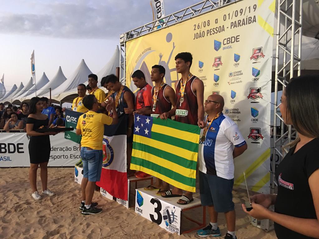 Dupla goiana conquista bronze em Brasileiro Escolar de vôlei de praia