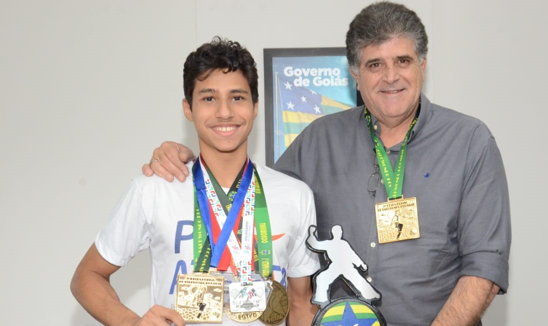 Vice-campeão mundial estudantil visita a Seel com a medalha de prata no peito
