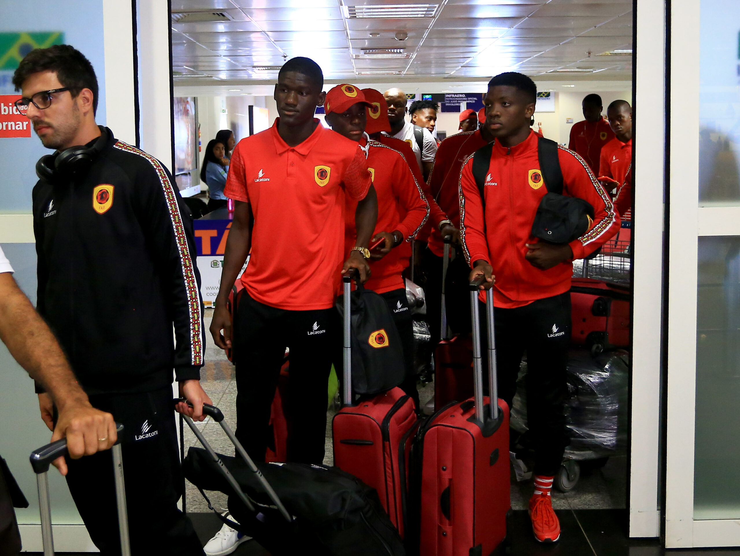 Seleção da Angola é a primeira a desembarcar em Goiânia para a Copa do Mundo Sub-17