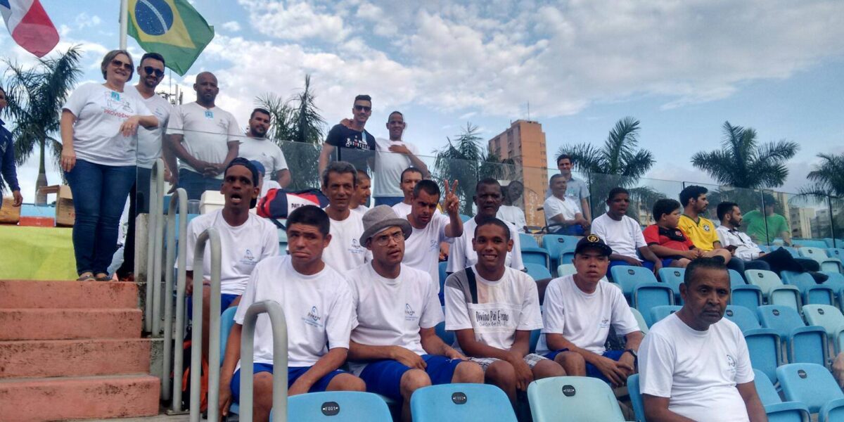 Pacientes da Vila São Cottolengo vibram com goleada no último dia da Copa do Mundo Sub-17 em Goiânia