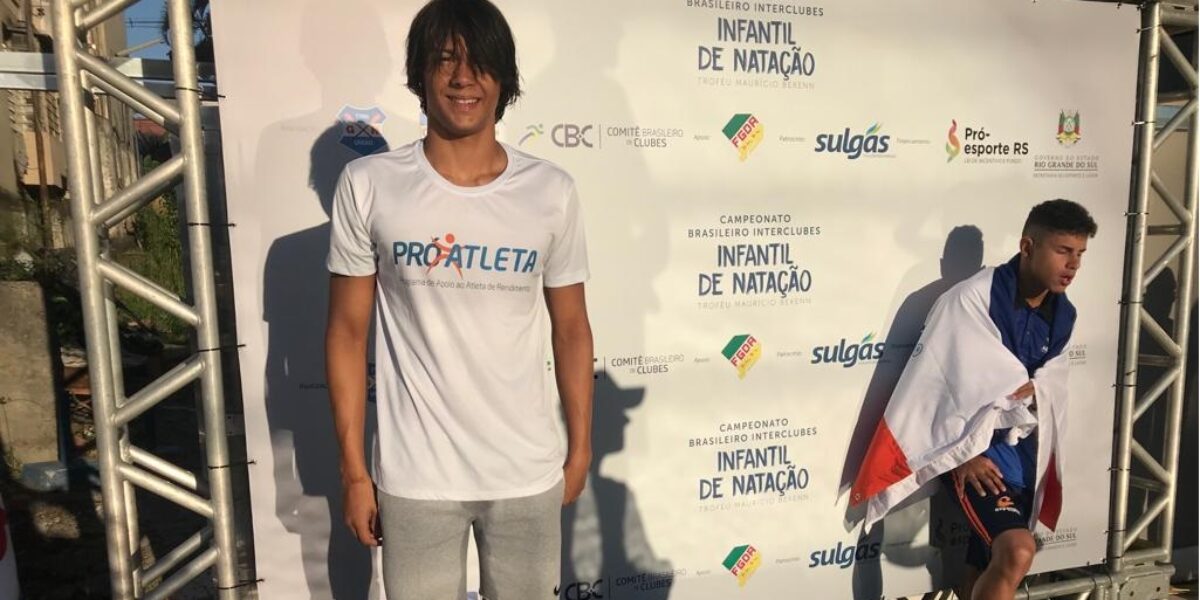 Lucas Alves e Wadas Moraes trazem medalhas do Campeonato Brasileiro Infantil de natação