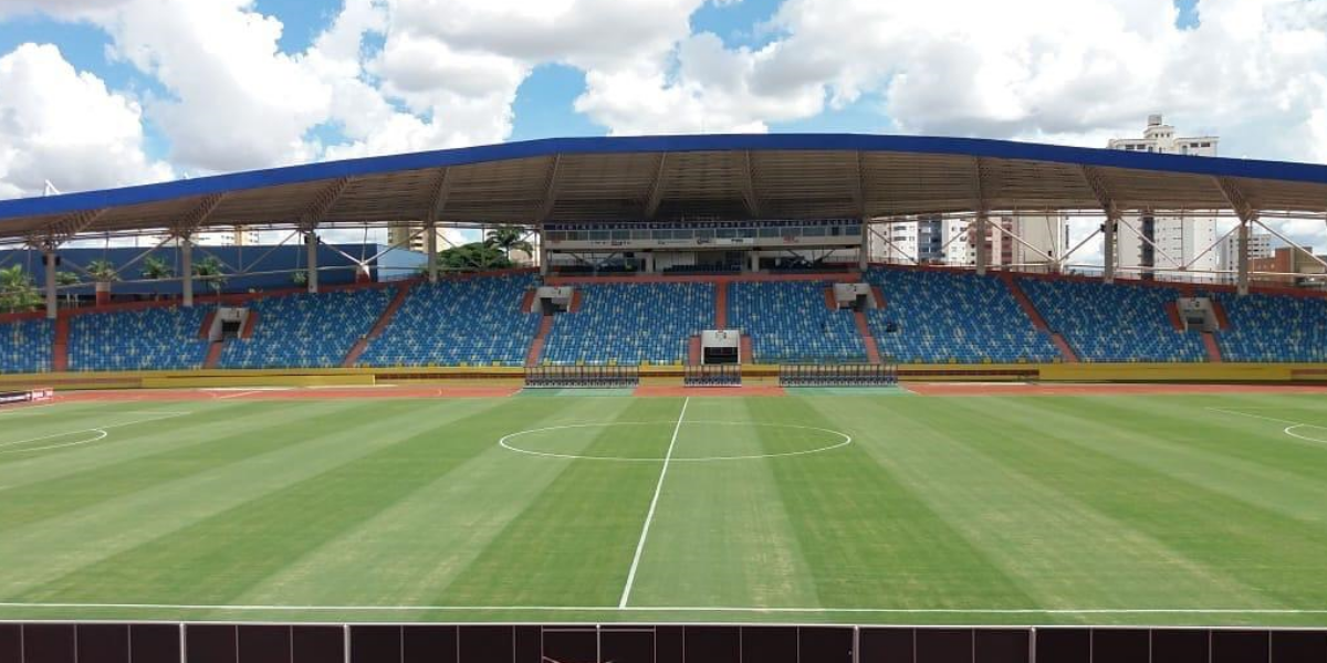Goiânia e Aparecida se despedem da temporada no estádio Olímpico Pedro Ludovico Teixeira