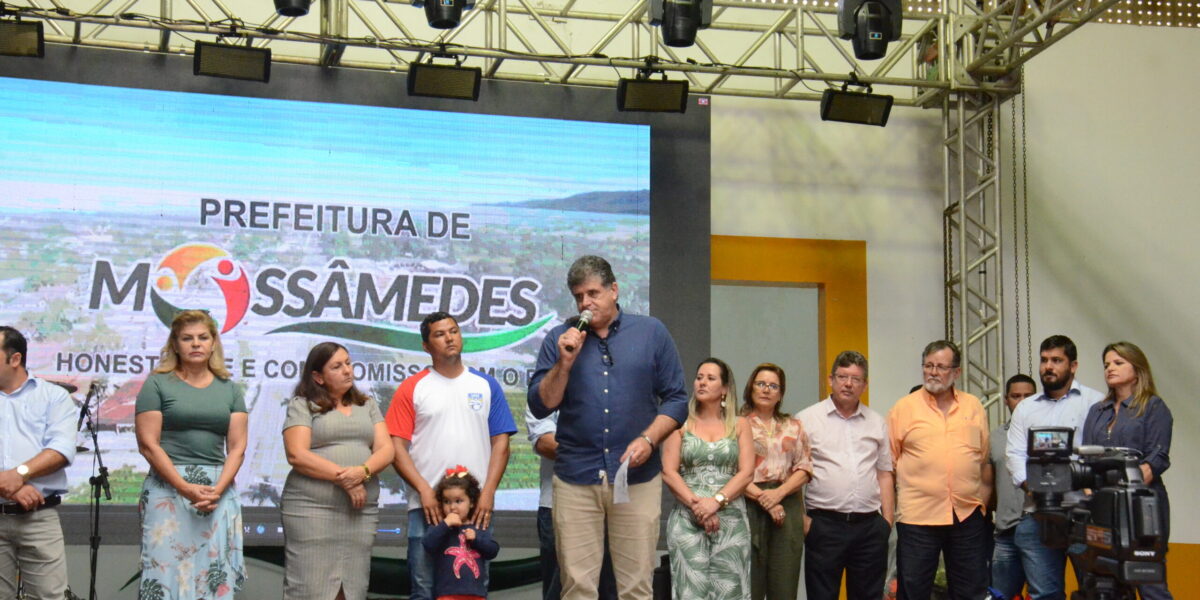 Secretário Rafael Rahif participa de inauguração da reforma do ginásio em Mossâmedes