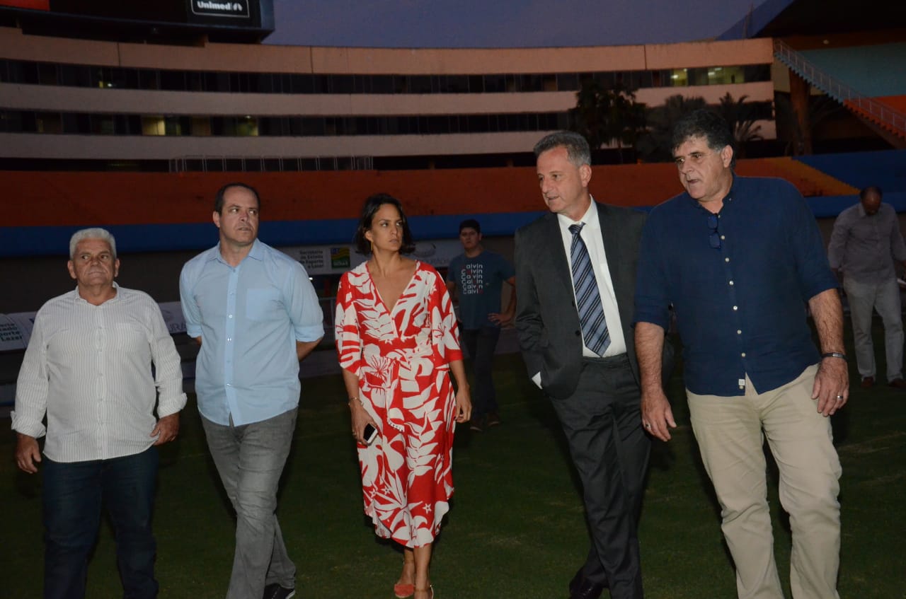 Rodolfo Landim, presidente do Flamengo, faz visita ao Estádio Serra Dourada