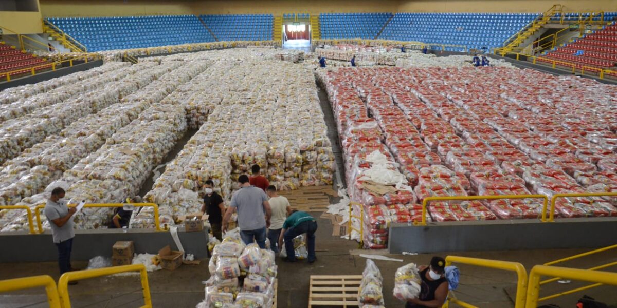 Com apoio de servidores da Seel, Governo de Goiás encaminha cestas básicas para cidades do interior