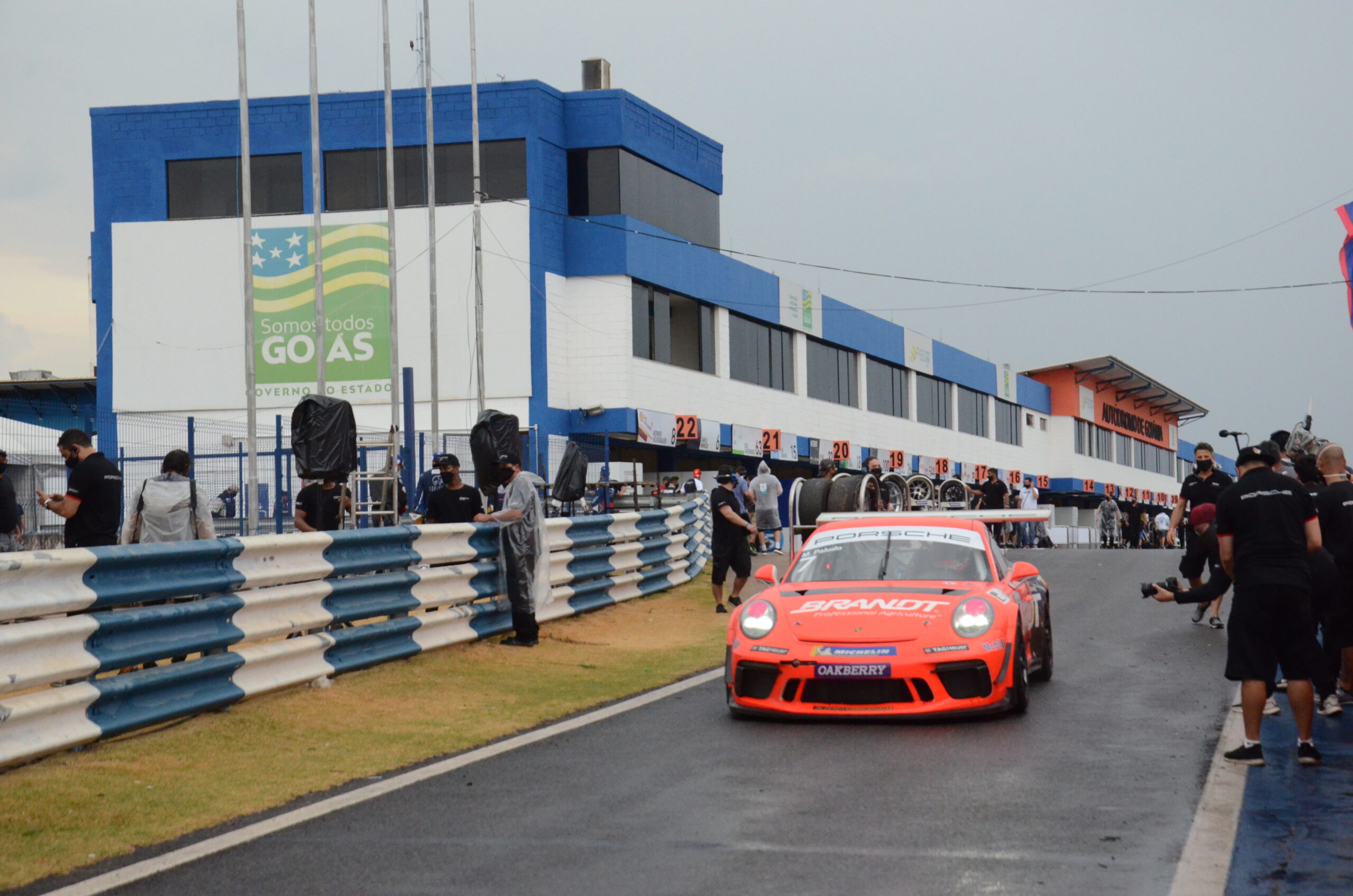 Autódromo Internacional de Goiânia recebe grandes nomes do automobilismo para o Endurance Series da Porsche Cup