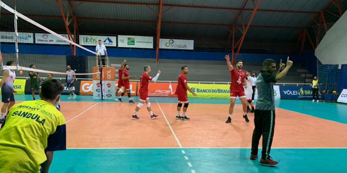 No ginásio da Cidade Jardim, Vila Nova vence a primeira partida na Superliga B de vôlei masculino