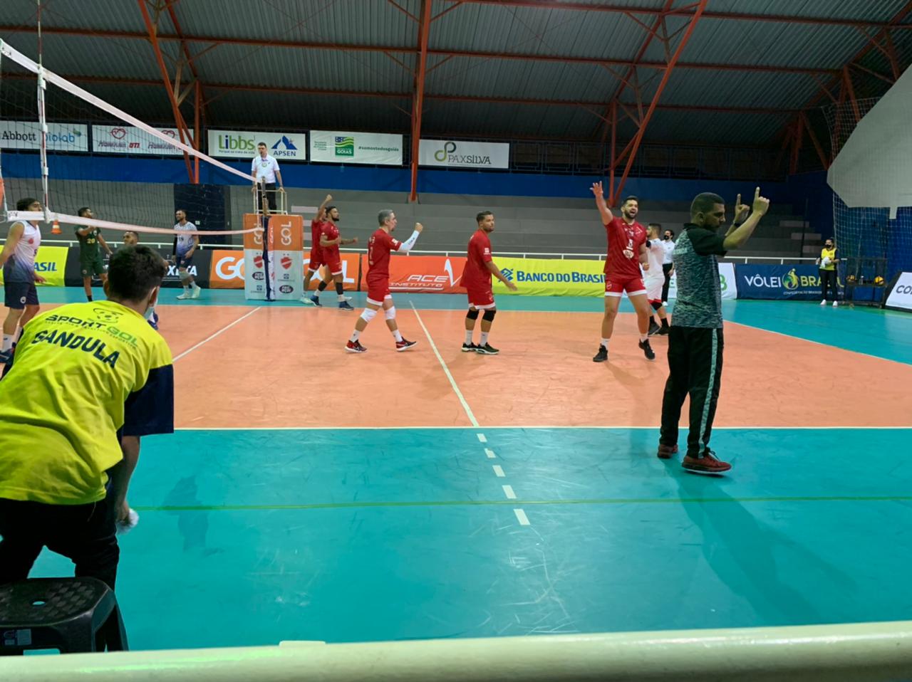 No ginásio da Cidade Jardim, Vila Nova vence a primeira partida na Superliga B de vôlei masculino