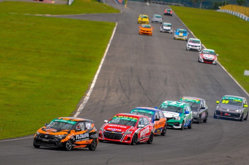 Autódromo de Goiânia abre temporada do Centro-Oeste de Marcas e Pilotos e encerra Brasileiro de Turismo