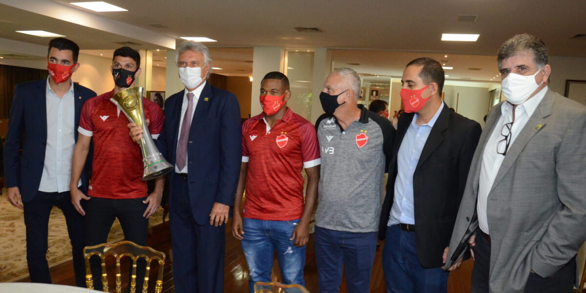 Governador recebe campeões brasileiros da Série C pelo Vila Nova no Palácio das Esmeraldas