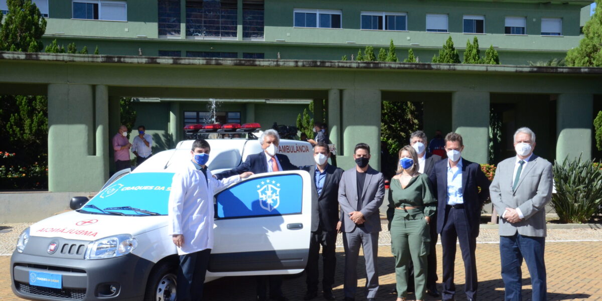 Governo de Goiás recebe ambulância da CBF, destinada ao Hospital Regional de Luziânia