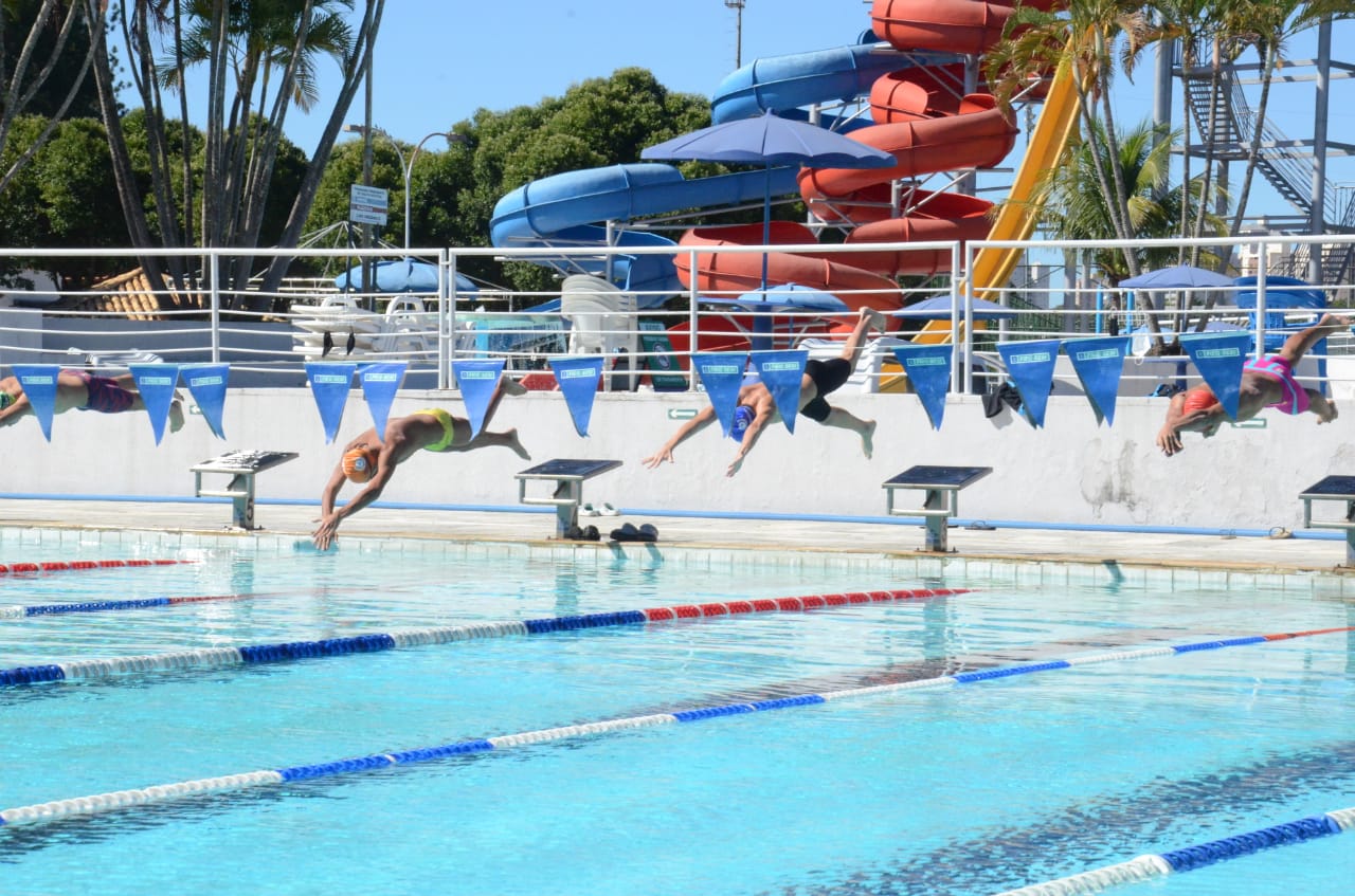 Com atenção a protocolos sanitários, natação realiza tomada de tempo oficial