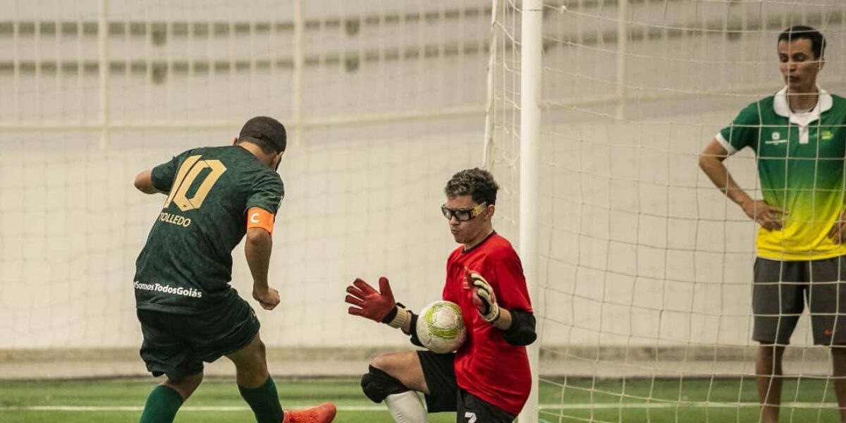 Com três bolsistas do Pró-Atleta, Goiás vence a segunda no futebol de 5 e vai brigar pela medalha de ouro nas Paralimpíadas Escolares