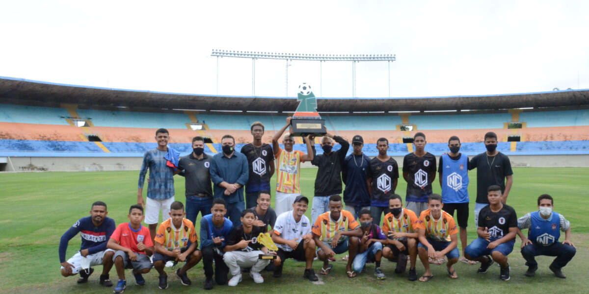 Campeão da Taça das Favelas com o apoio do Governo de Goiás, Santa Luzia visita Serra Dourada e Secretaria de Esporte e Lazer  