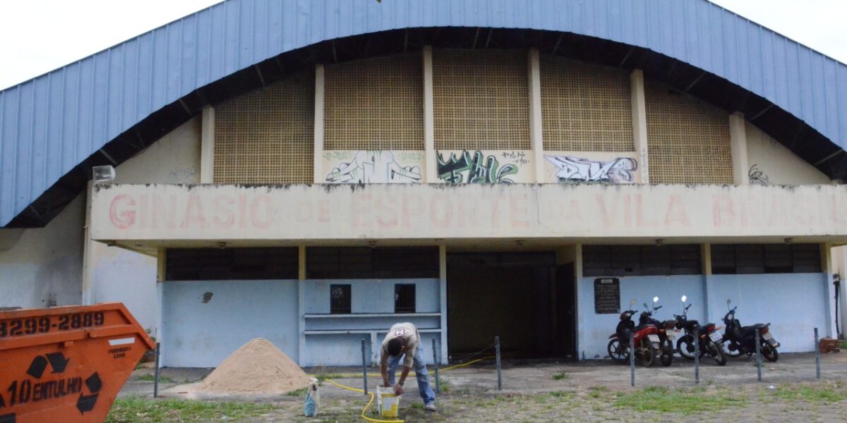 Governo de Goiás inicia reforma no ginásio de esportes da Vila Brasília, em Aparecida de Goiânia