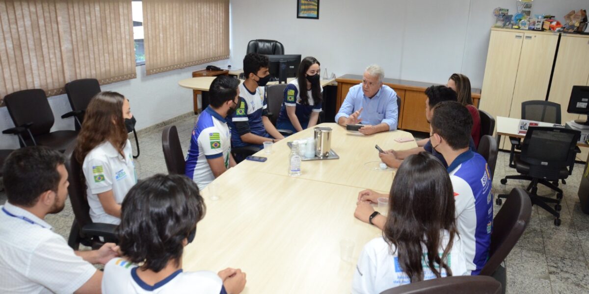 Alunos do SESI Goiás conhecem Seel e apresentam projeto para torneio nacional de robótica