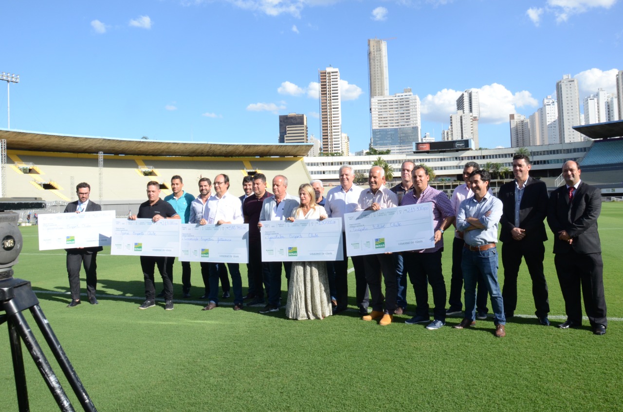 Governo de Goiás entrega R$ 3 milhões em prêmios aos times da 1ª divisão do futebol goiano