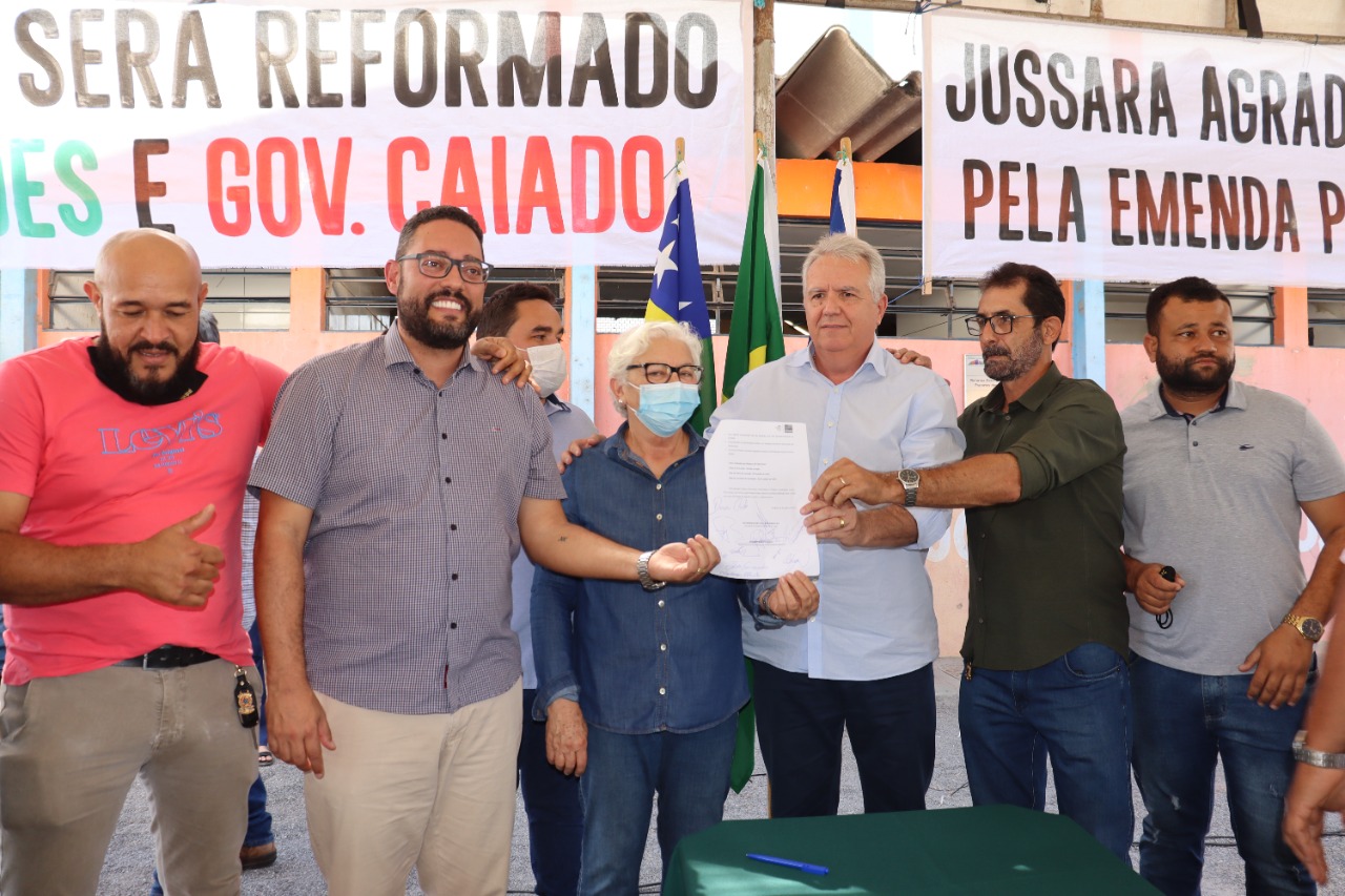 Governo de Goiás assina ordem de serviço para reforma de ginásio em Jussara