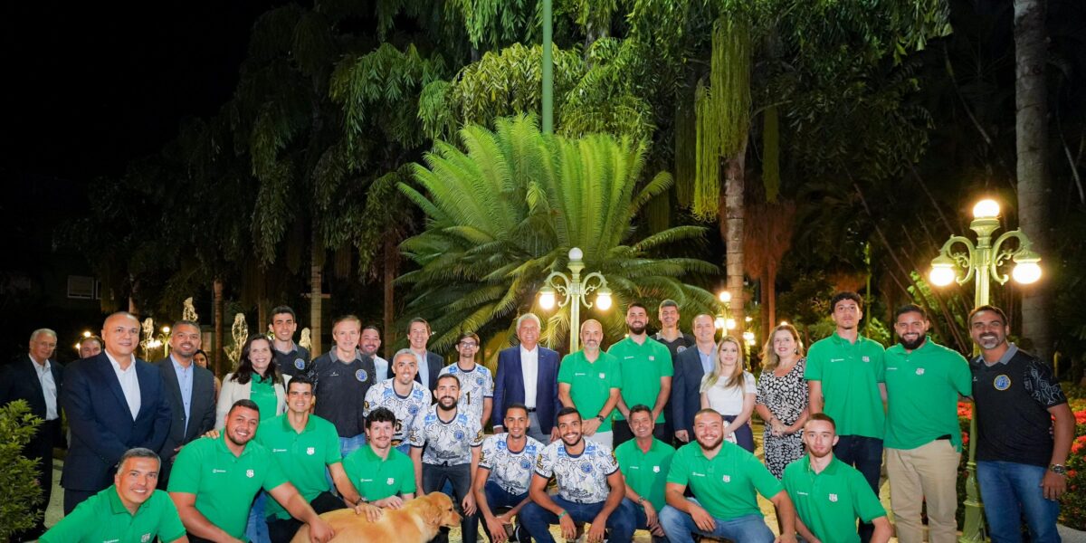 Governador recebe jogadores, dirigentes e apoiadores dos times Goiás Vôlei e Neurologia Ativa em jantar no Palácio das Esmeraldas