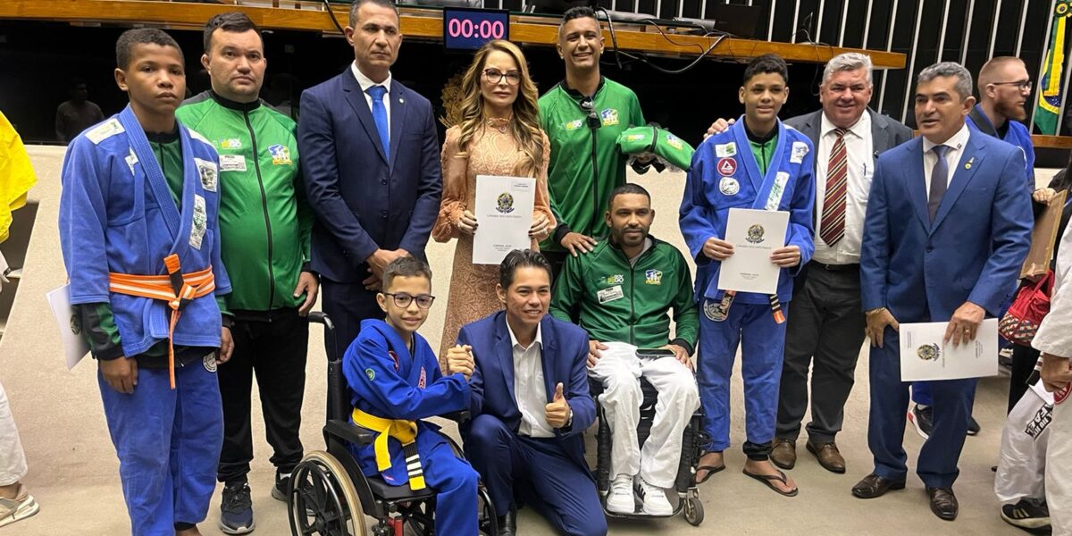 Professores e atletas do Construindo Campeões participam de homenagens no Congresso Nacional