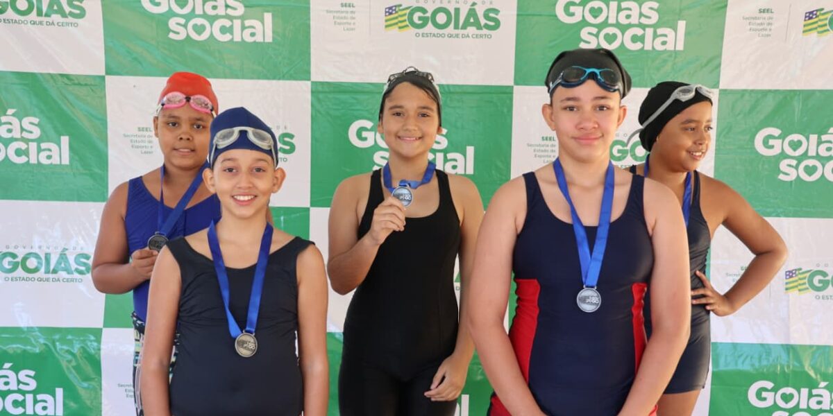 Praça de Esportes do Setor dos Funcionários sedia Festival de Iniciação Esportiva de Natação