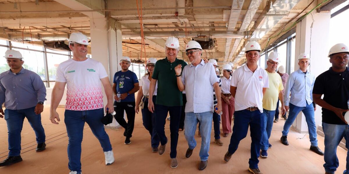 Caiado vistoria obras do Autódromo Internacional de Goiânia: evento teste para Moto GP será em janeiro