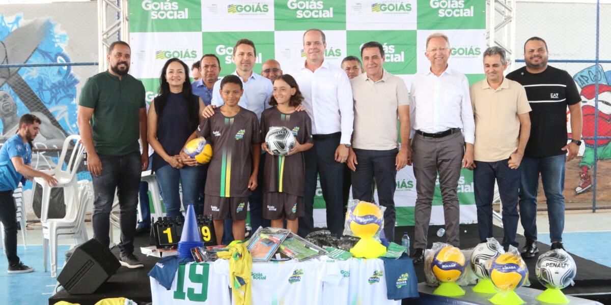 Governo de Goiás realiza entrega do Projeto Goiás Bom de Bola, em Aparecida de Goiânia