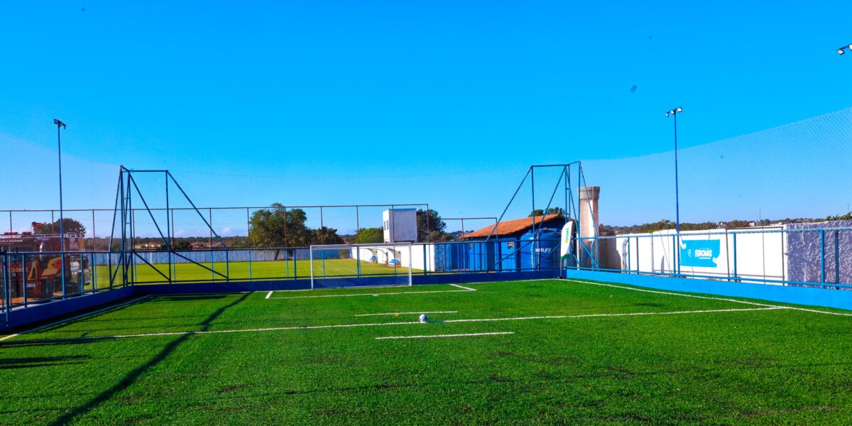 Campo sintético de futebol society de Planaltina é inaugurado, durante programação do Goiás Social