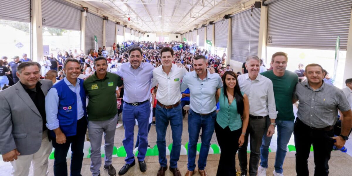 Governo de Goiás realiza entrega de benefícios e materiais esportivos em Alexânia