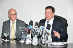Governador Marconi Perillo e reitor da UFG, Orlando Amaral durante entrevista coletiva no PPLT.