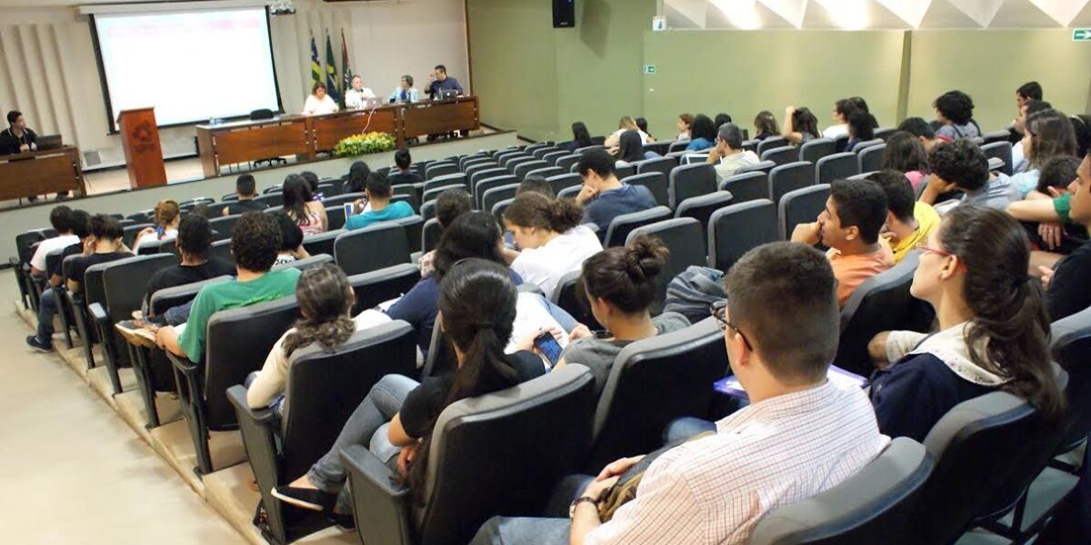 Cenários da pesquisa brasileira na área de informação são debatidos na UFG