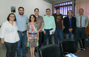 Presidente da Fapeg, Zaira Turchi (ao centro), ao seu lado direito, o presidente da AJE Goiás, Cledistonio Junior, membros da diretoria da Associação e diretores da Fundação. Foto: Ascom Fapeg.