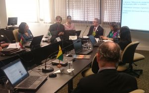 Comitiva do Reino Unido e representantes do Confap, durante Fórum, em Brasília.