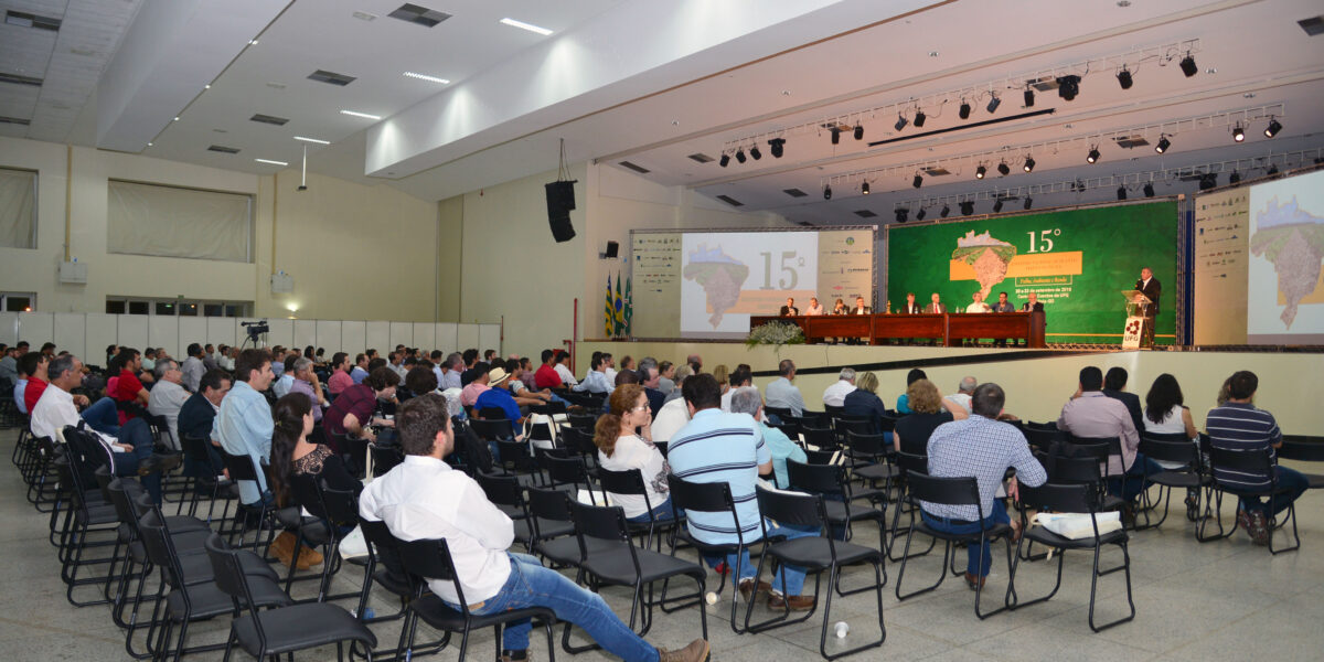 Plantio e conservação do solo é tema do Encontro Nacional de Plantio Direto na Palha, em Goiânia