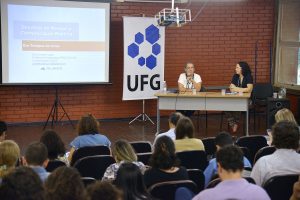 Profissionais e estudantes de comunicação participaram do debate. Foto: Carlos Siqueira/ Ascom UFG