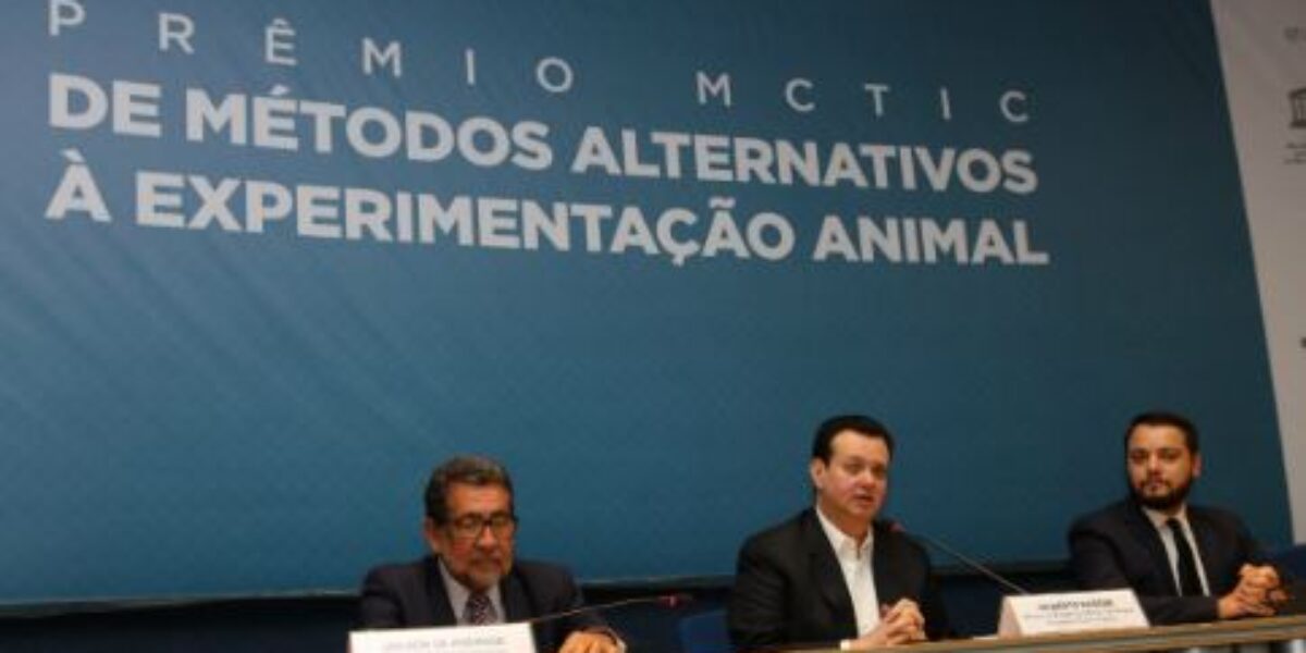 Ministro reconhece esforço da ciência brasileira para reduzir uso de animais em pesquisas