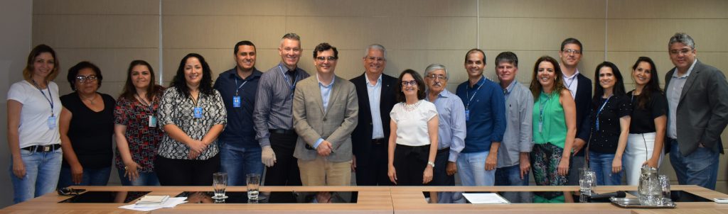 Foto de todos os participantes da reunião