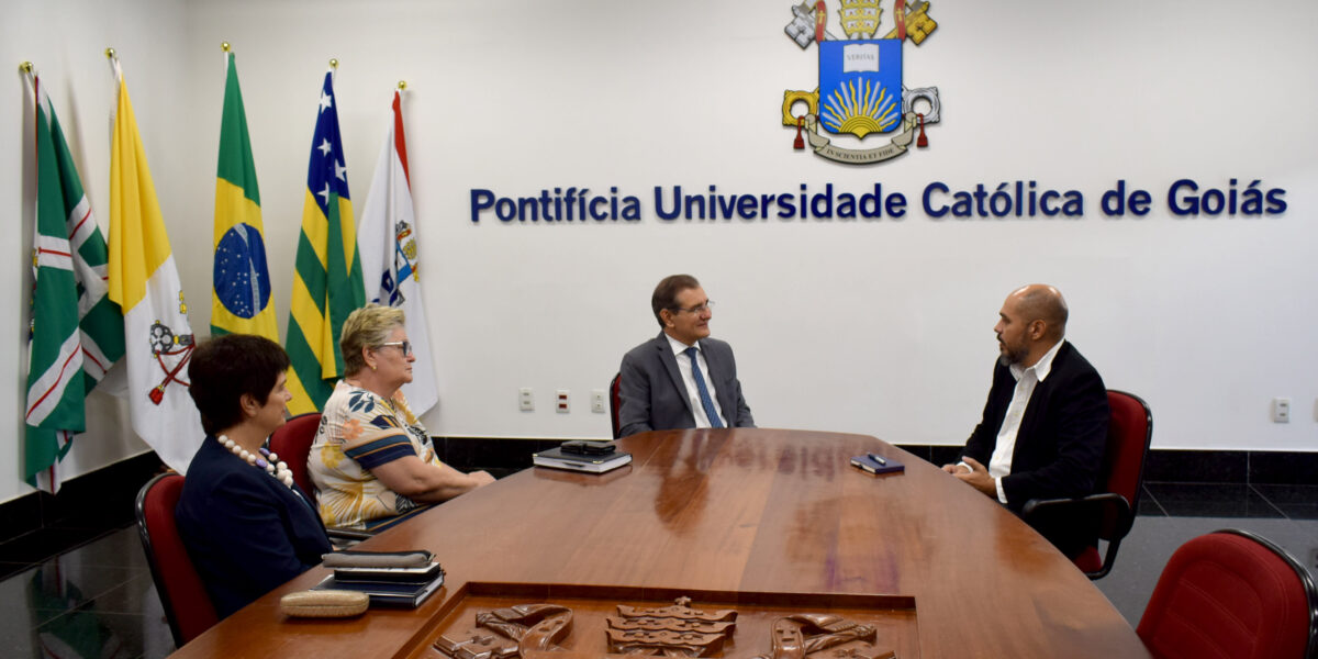 Fapeg e PUC Goiás dialogam sobre fomento à pesquisa