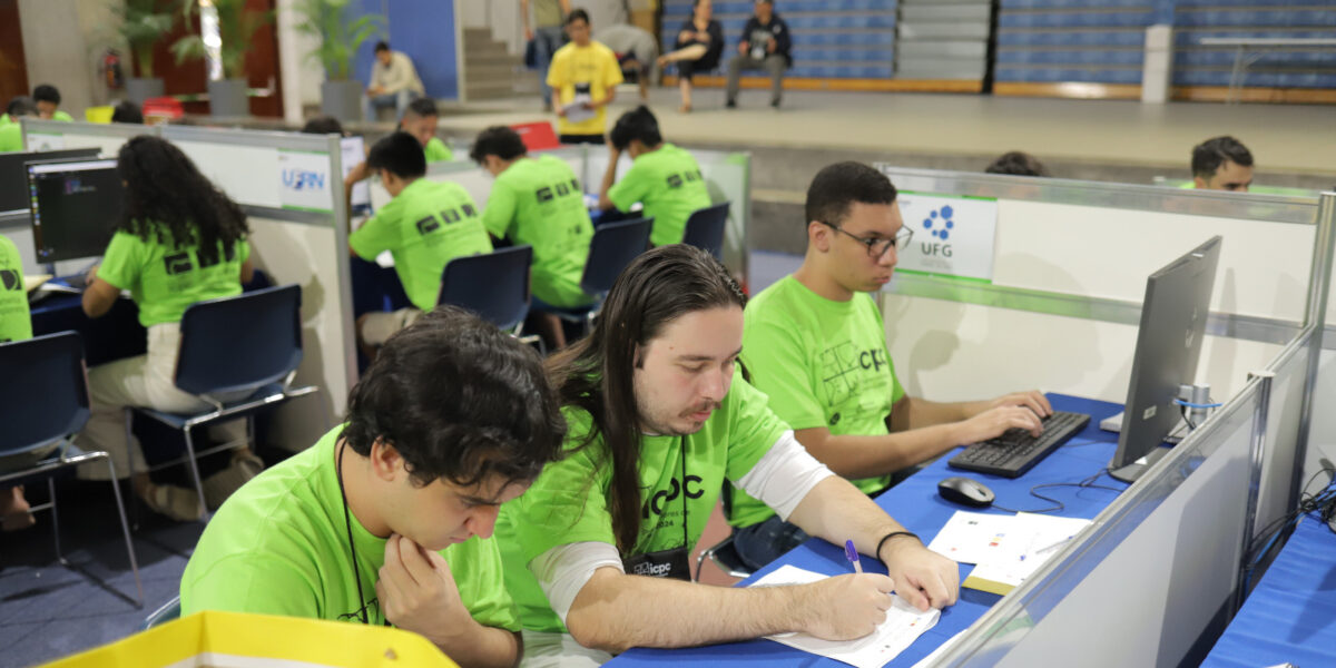 Estudantes de Goiás vão à final de concurso internacional de programação, no Cazaquistão