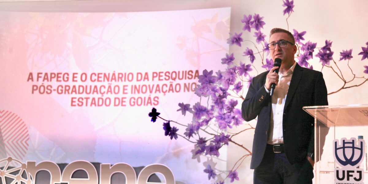 Fapeg apresenta ações de apoio à pós-graduação, pesquisa e inovação em solenidade na UFJ