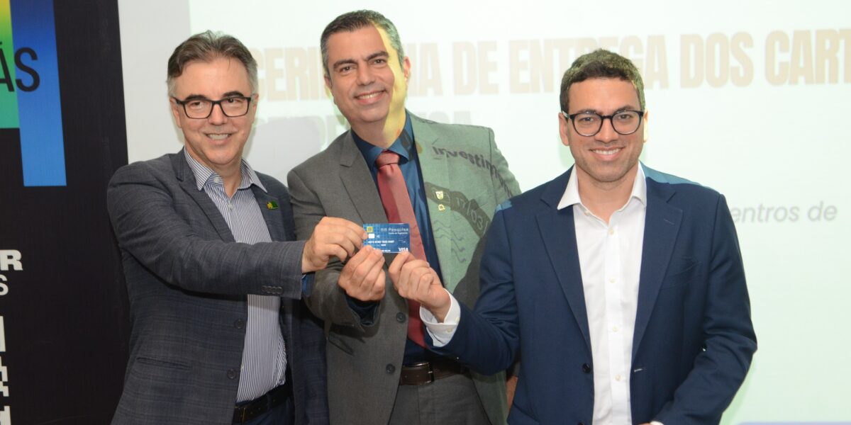 Fapeg e Secti entregam cartões BB Pesquisa a coordenadores de Centros de Pesquisa Emergentes