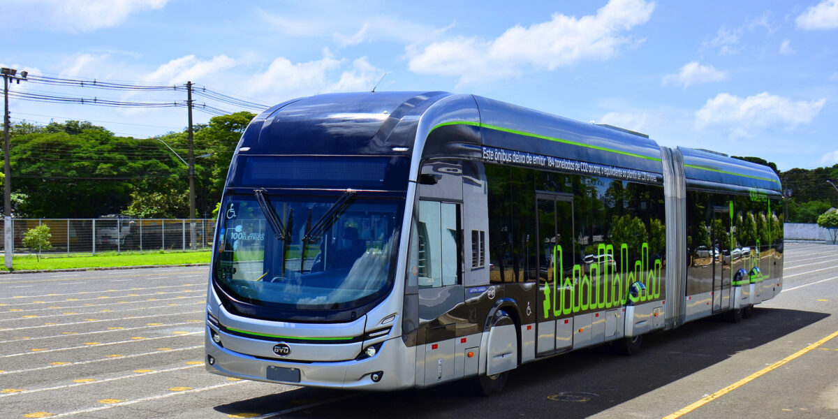 Governo de Goiás apresenta ônibus 100% elétrico em projeto com atuação da Goiás Parcerias