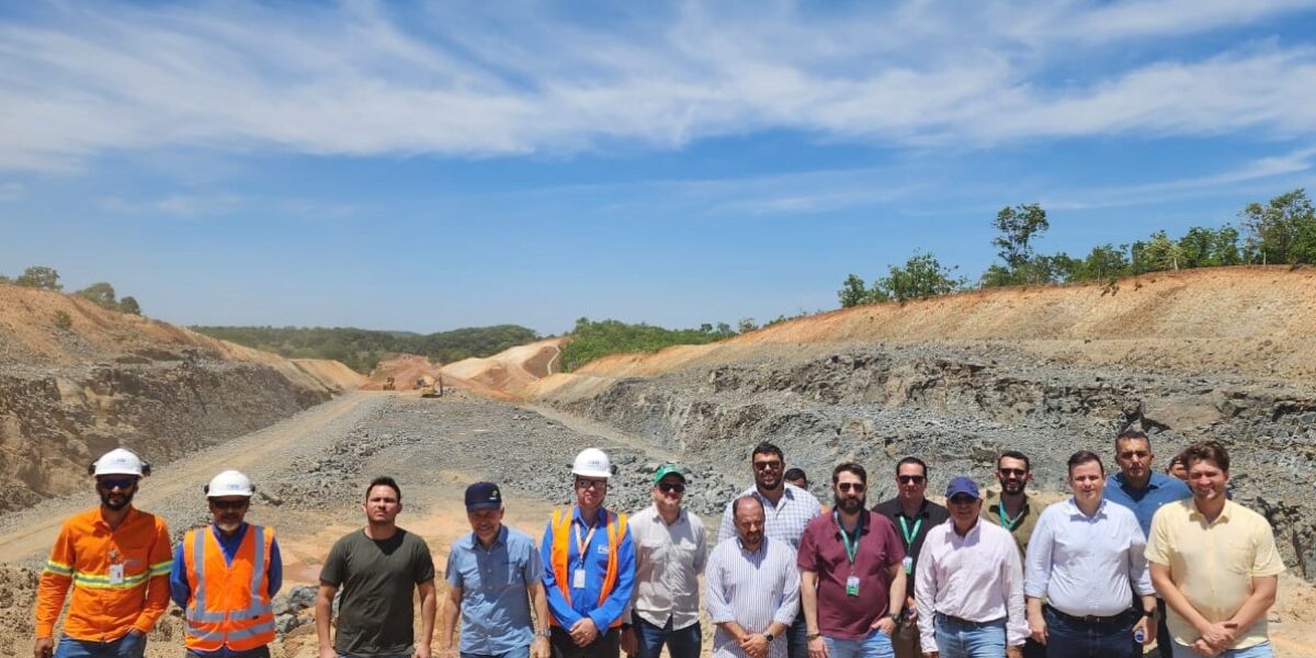 Equipes da Goiás Parcerias e Goinfra visitam obra da Ferrovia de Integração Centro-Oeste