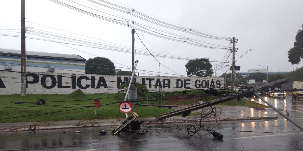 Caminhão derruba poste e inabilita o fornecimento de conectividade à alguns órgãos no município de Goiânia