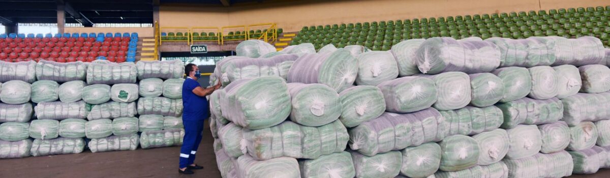 Governo de Goiás e OVG distribuem cobertores para municípios goianos