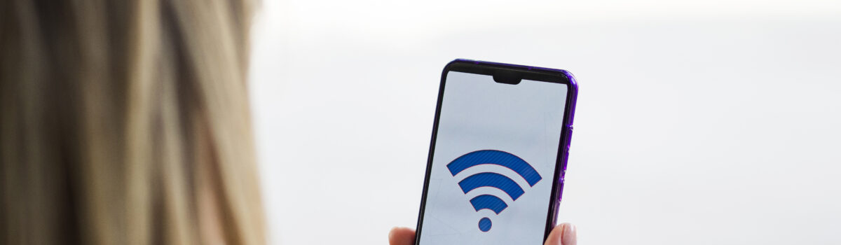 Governo de Goiás inicia instalação de 40 pontos de Wi-Fi público para fortalecer turismo local em regiões estratégicas