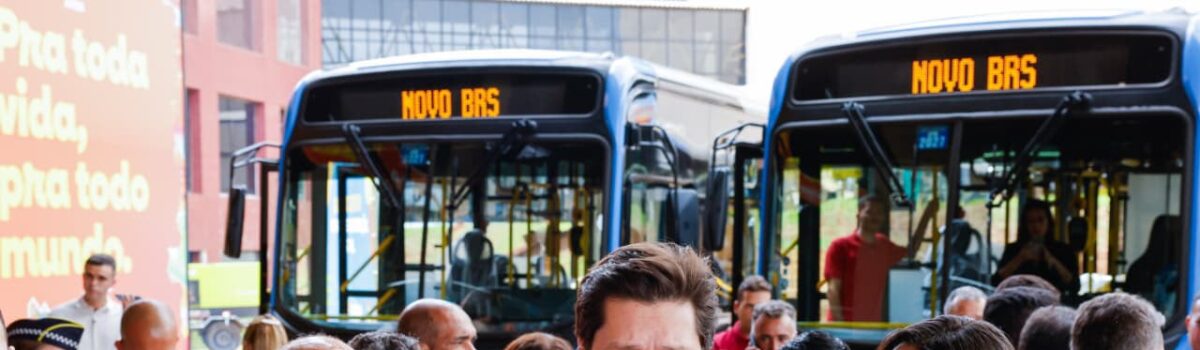 Daniel Vilela lança sistema para agilizar transporte coletivo e entrega nove ônibus