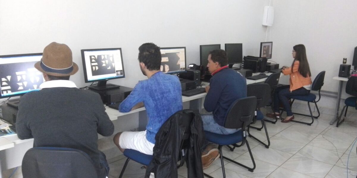 SED promoveu curso para operadores de máquina de corte digital