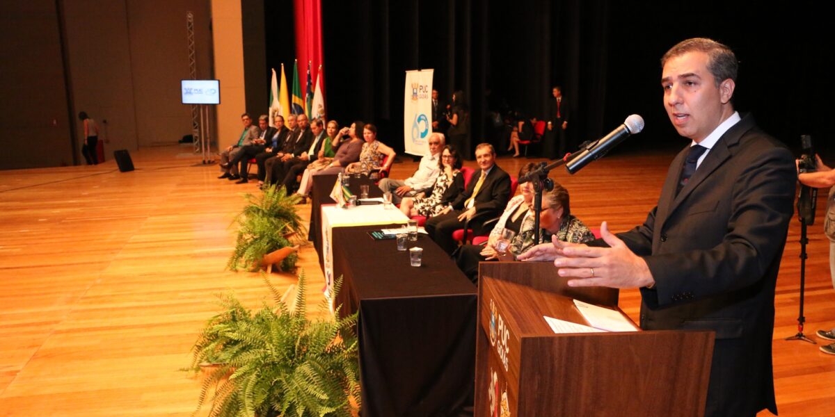 José Eliton destaca potencial científico do estado em Congresso da PUC Goiás