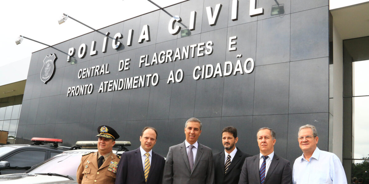 José Eliton faz visita técnica à Central de Flagrantes da Polícia Civil